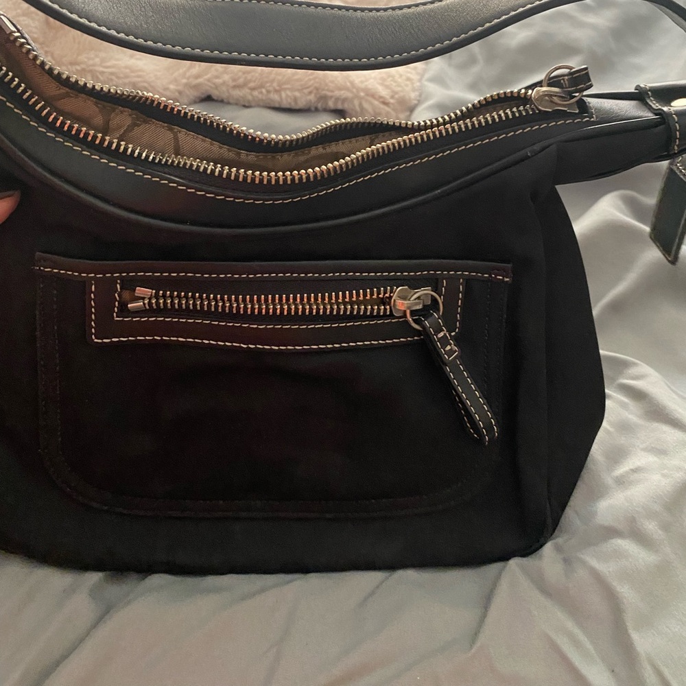 Black Women's Zip-Front Shoulder Bag